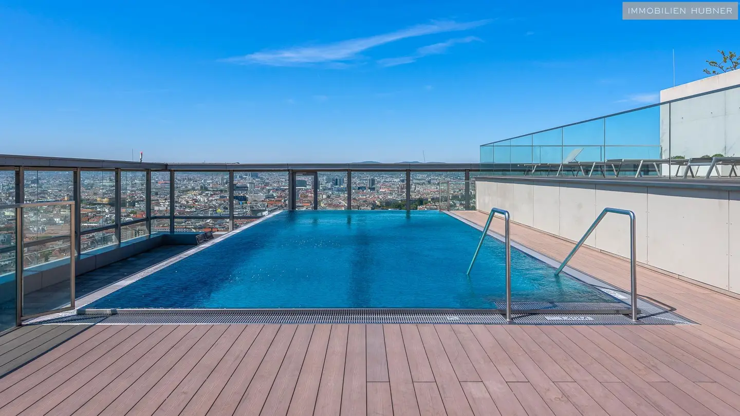 Bright Wohnung with spacious southwest terrace and panoramic view