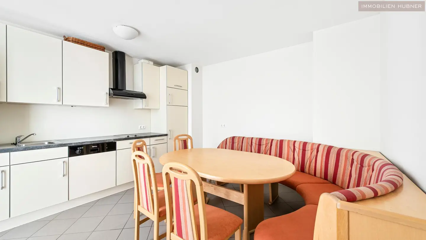 Representative loft apartment near Rennweg with balcony