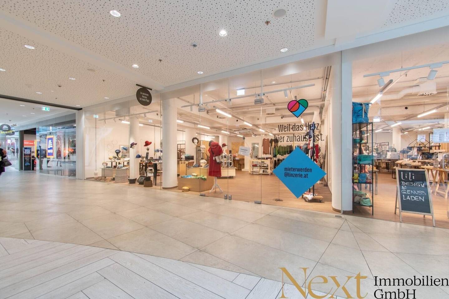 Commercial space with boutique flair in the popular LINZERIE shopping center directly on the main road for rent