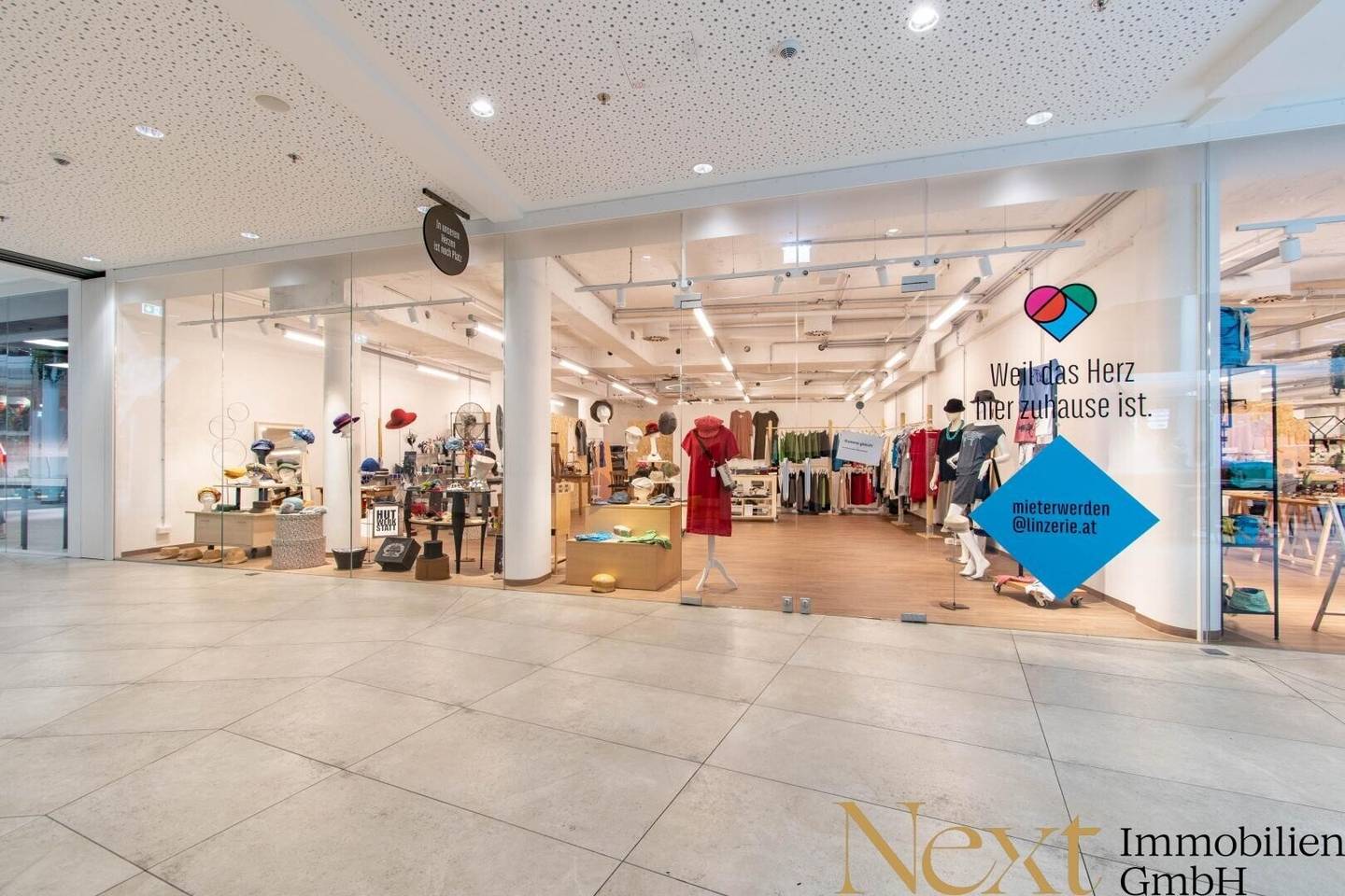 Commercial space with boutique flair in the popular LINZERIE shopping center directly on the main road for rent