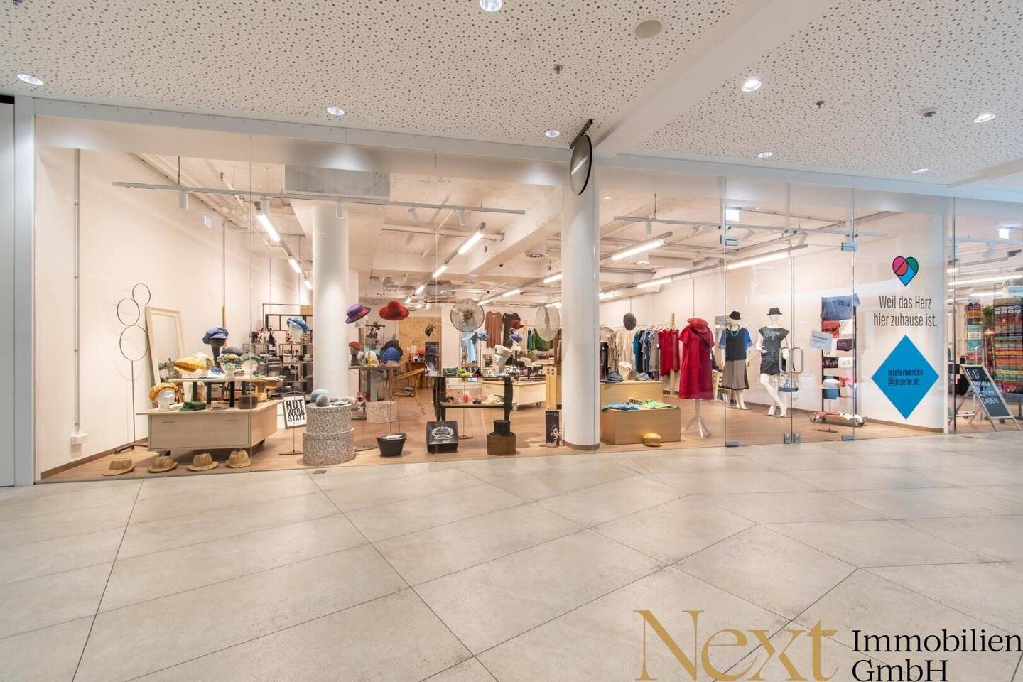 Commercial space with boutique flair in the popular LINZERIE shopping center directly on the main road for rent