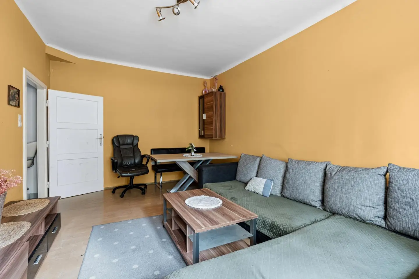 Charming ground floor apartment near Max Winter Platz quiet and furnished