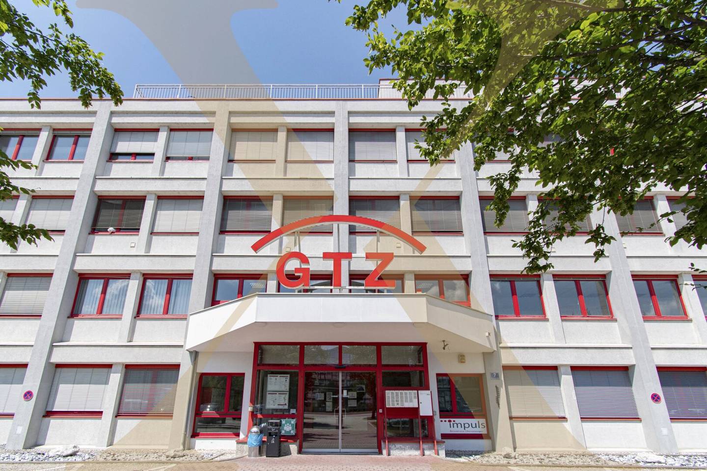 Spacious office space with excellent transport connections in GTZ Wels for rent