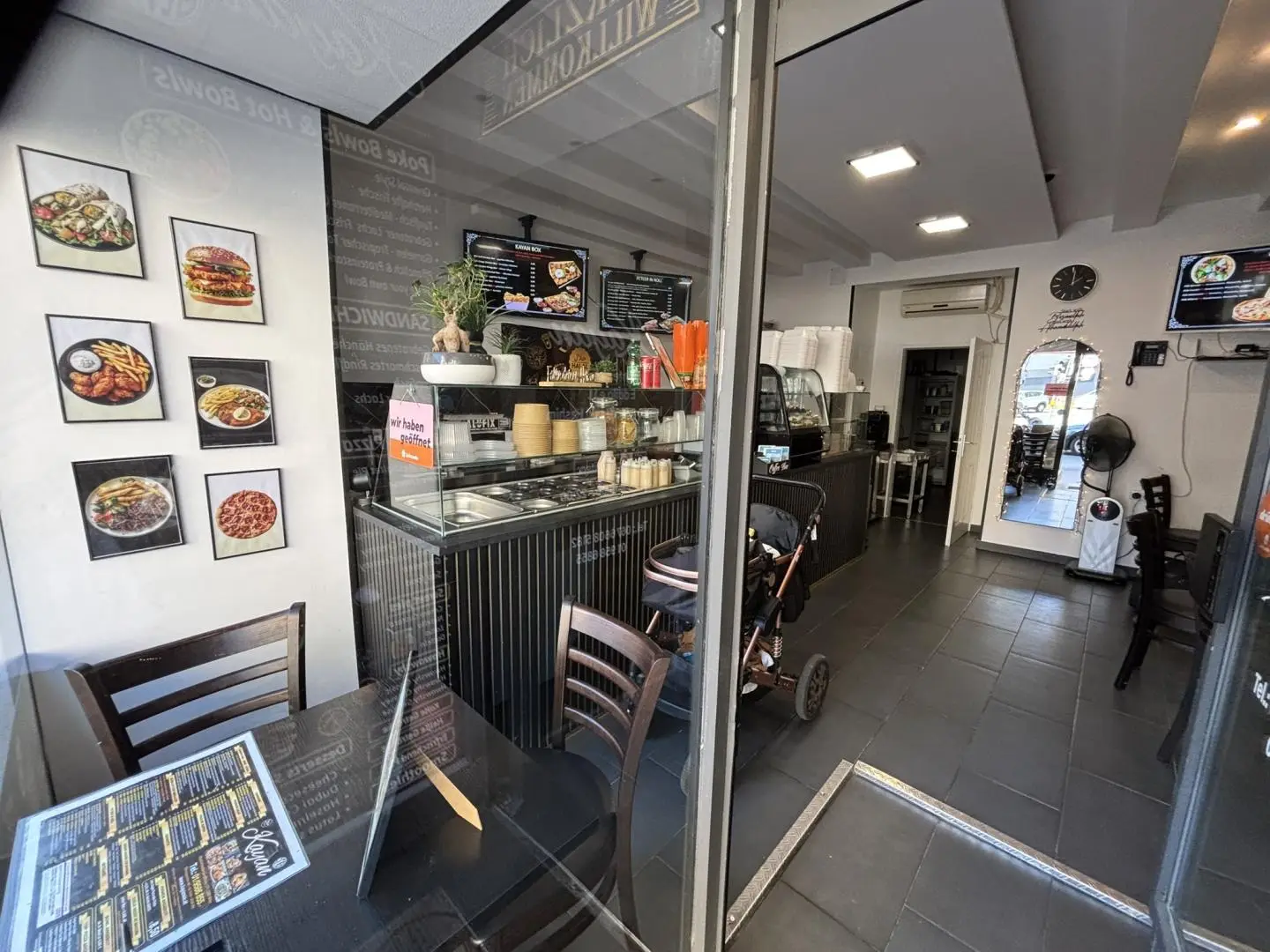 Newly refurbished snack bar ready to start Wohnung