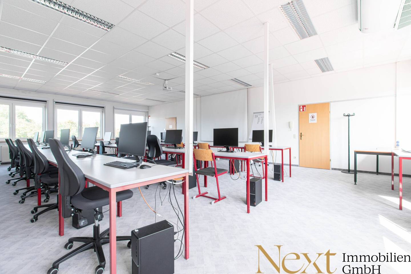 Spacious office space with approx. 193 m² with ideal transport connections in the GTZ Wels for rent
