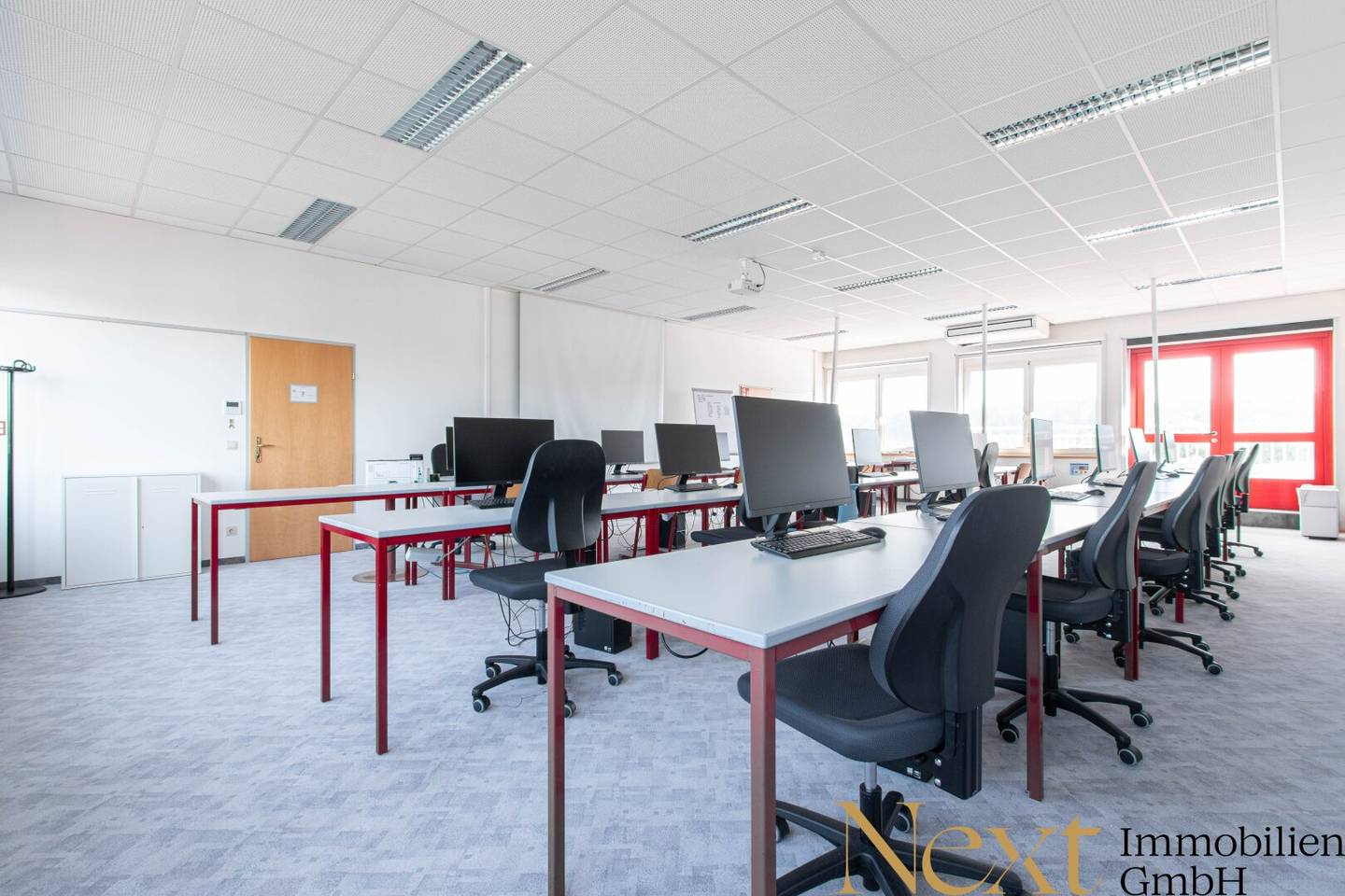 Spacious office space with approx. 193 m² with ideal transport connections in the GTZ Wels for rent