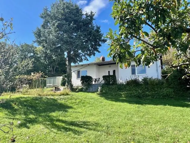 Seeblick inklusive! Bungalow mit 3 Schlafzimmern und charmantem Garten- mit Erweiterungsmöglichkeit! Selbst nutzen oder vermieten!