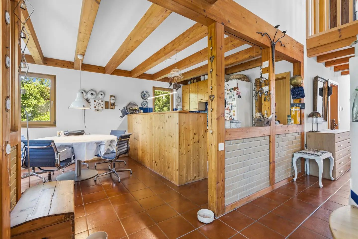 Family apartment in country house style with natural pool and conservatory