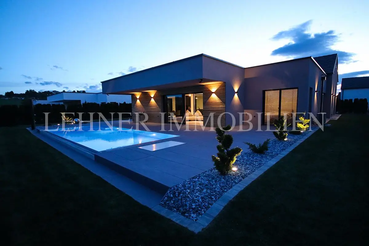 * Dobl * Mediterranes Refugium * Hochwertiger Bungalow mit mediterranem Flair und einem Olivenbaum im Herzen des Lichthofs *
