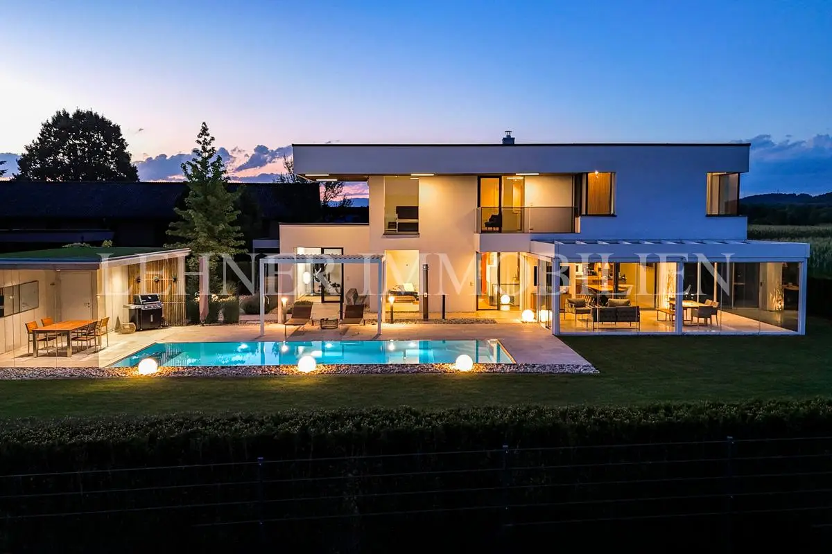 Exklusive Wohnung mit Überlaufpool und Grünblick