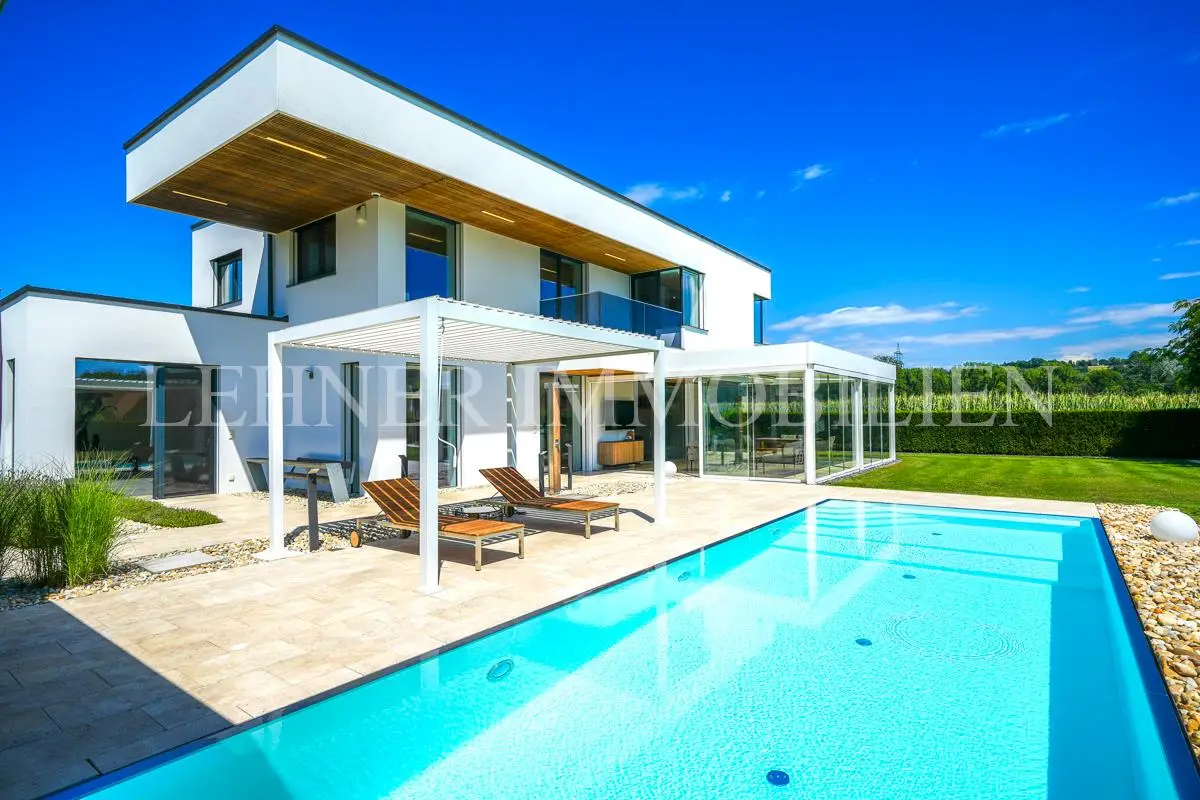 Exclusive apartment with overflow pool and green view