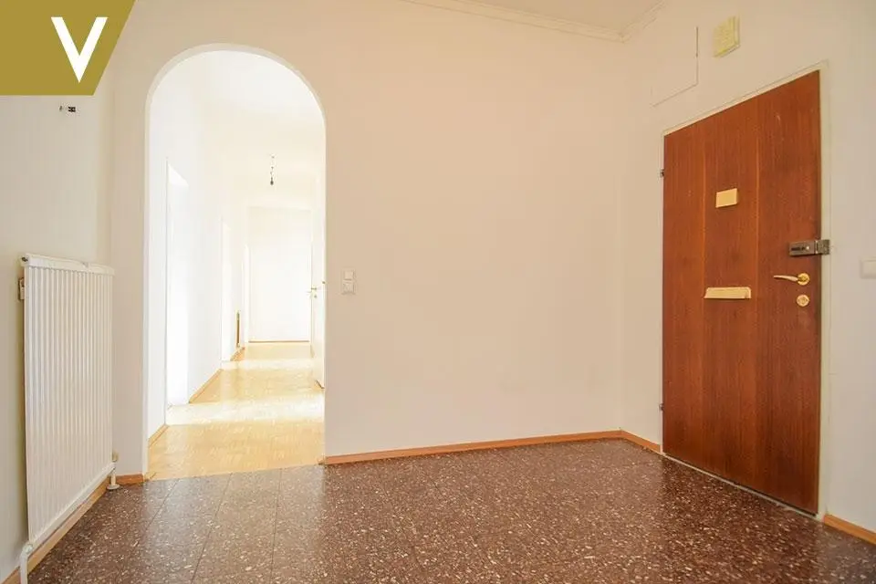 Wohnung with large loggia and view of greenery