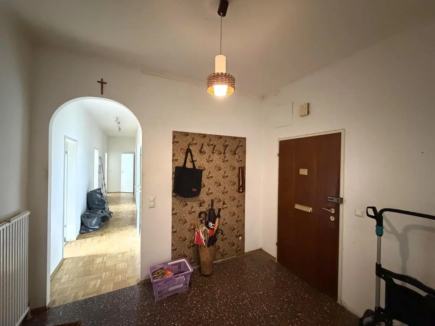 Wohnung with large loggia and view of greenery