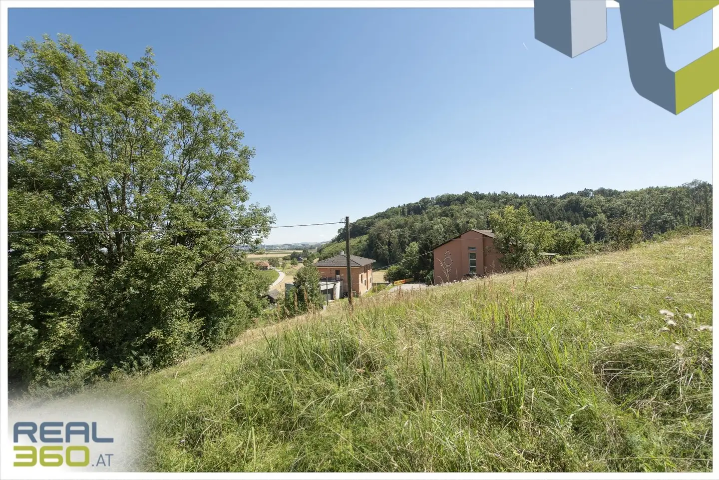 Sunny hillside plot with distant view Wohnung