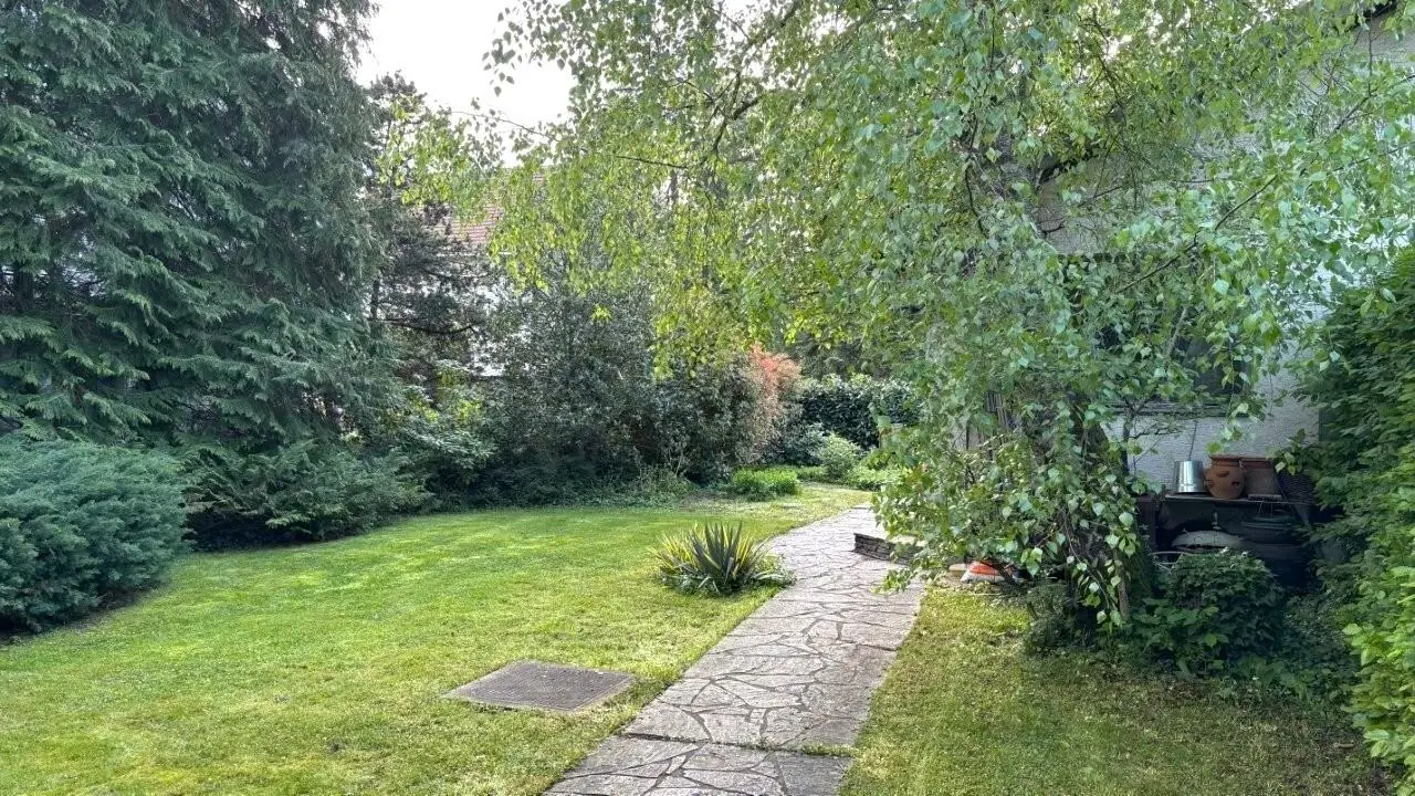 Ruhig gelegene Familienwohnung mit Garten und Sauna