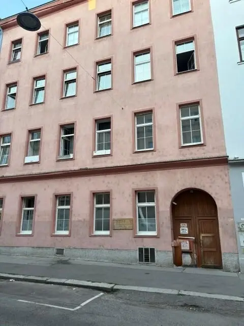 Anlegerwohnung in vollvermietetem Mehrfamilienhaus mit Ausbauoption