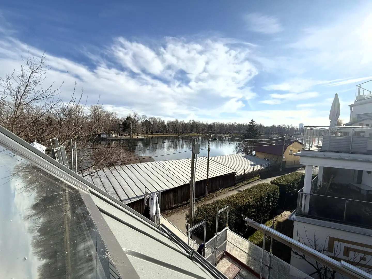 Bright Dachgeschosswohnung with terrace and view of the Old Danube