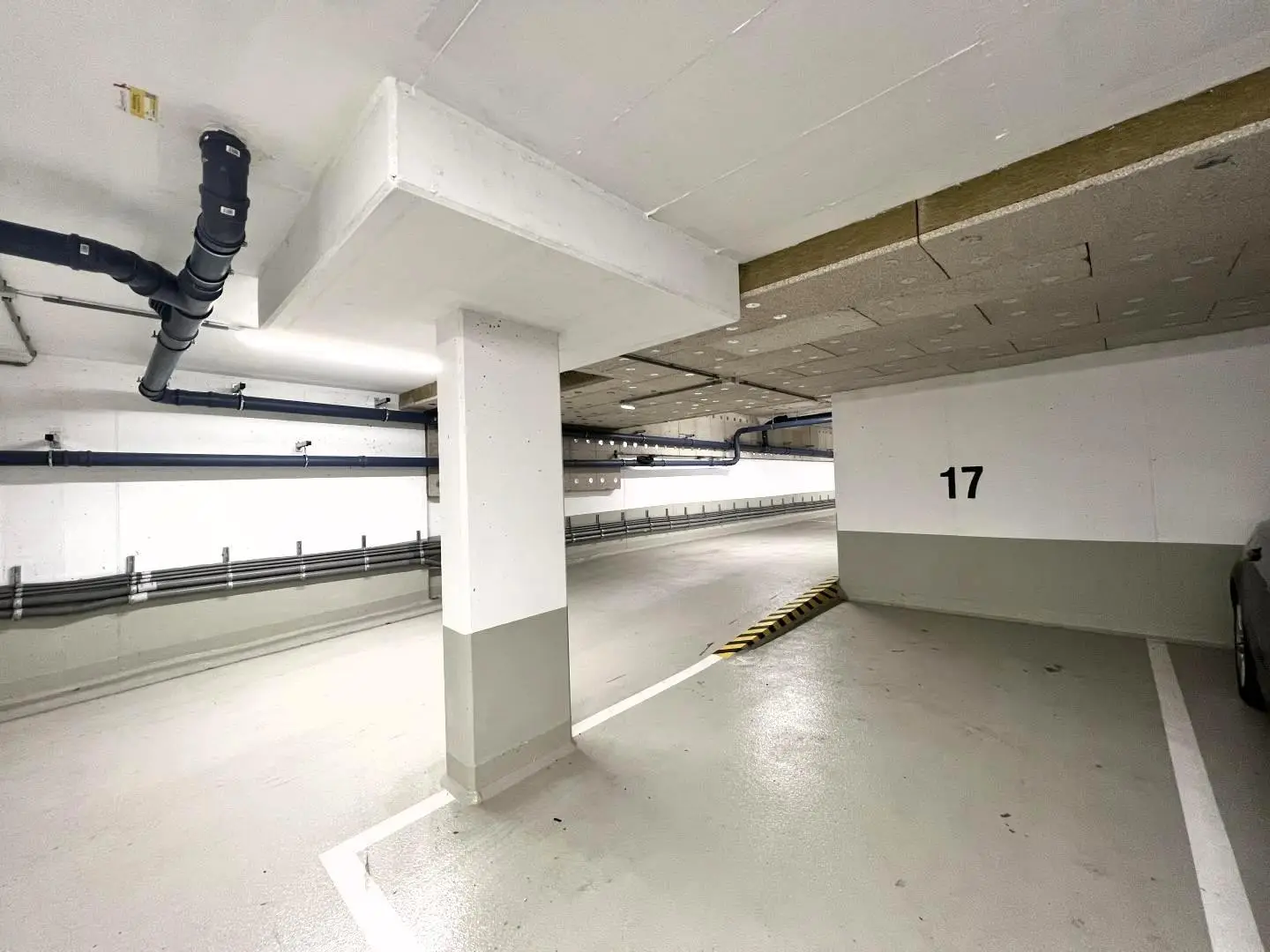 Souterrainwohnung secure underground parking near subway