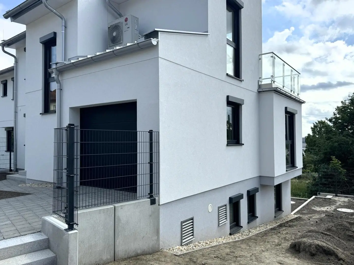 Family friendly Familienwohnung with garden and garage