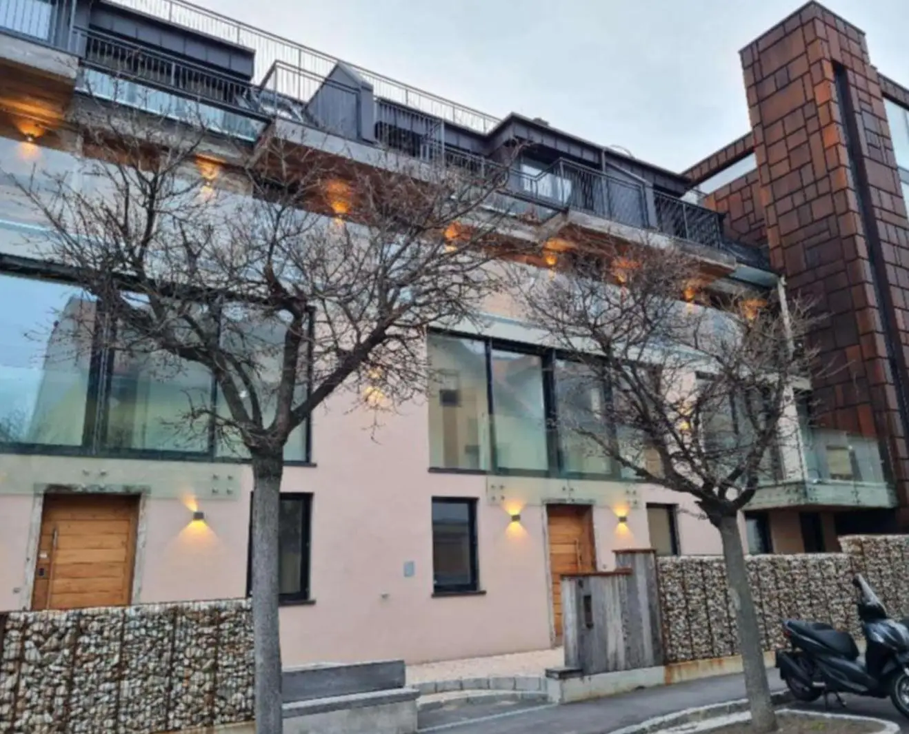 Bright ground floor apartment with private garden