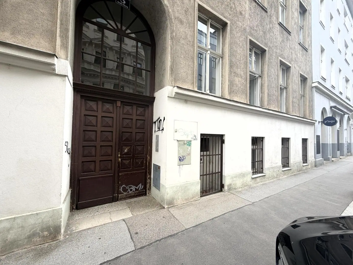 Souterrainwohnung mit straßenzugang im Karmeliterviertel