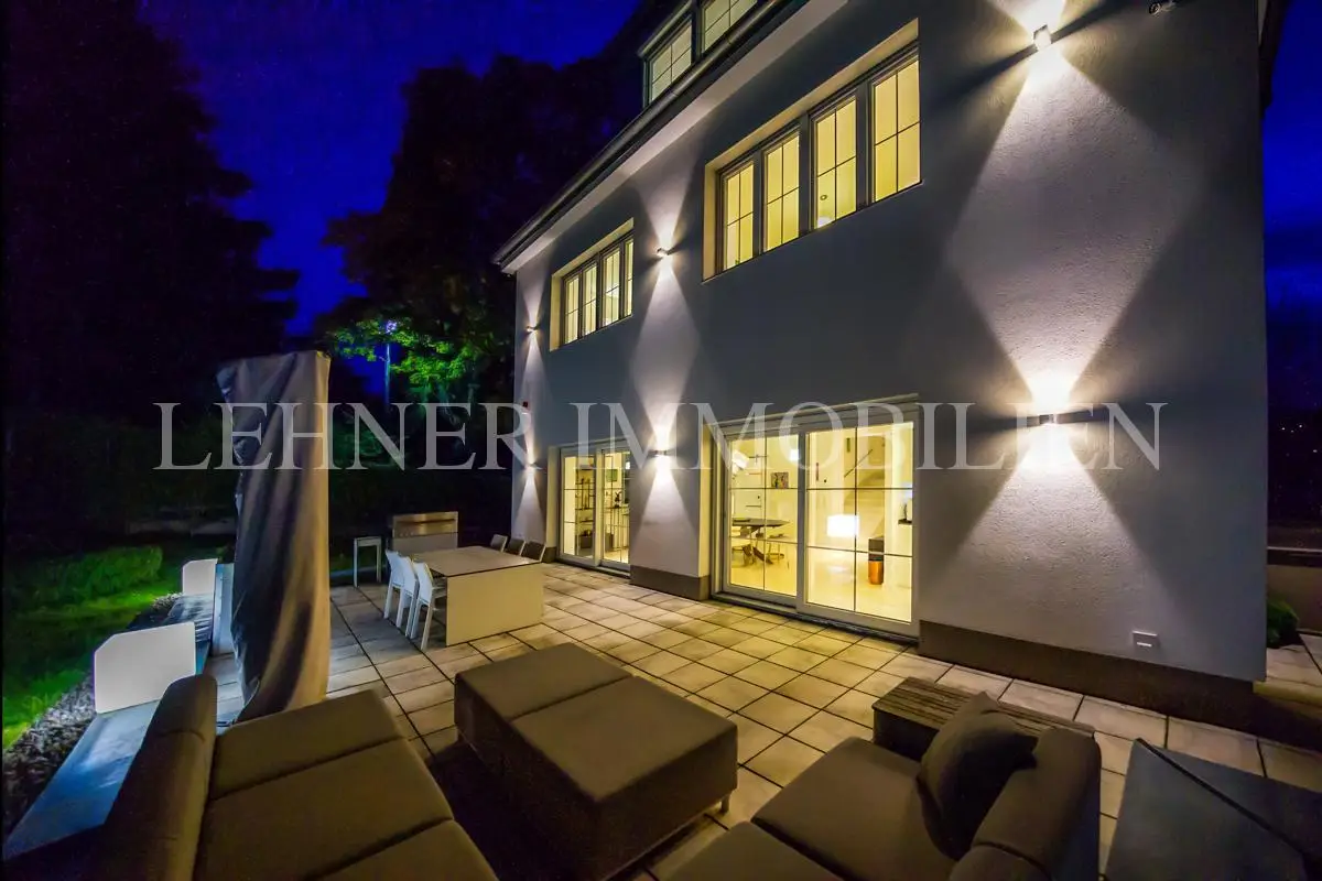 Elegant apartment with large garden and garage