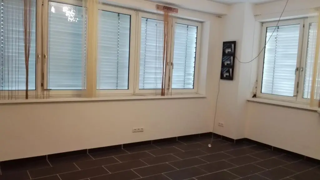 Flexible storage units with truck access Apartment