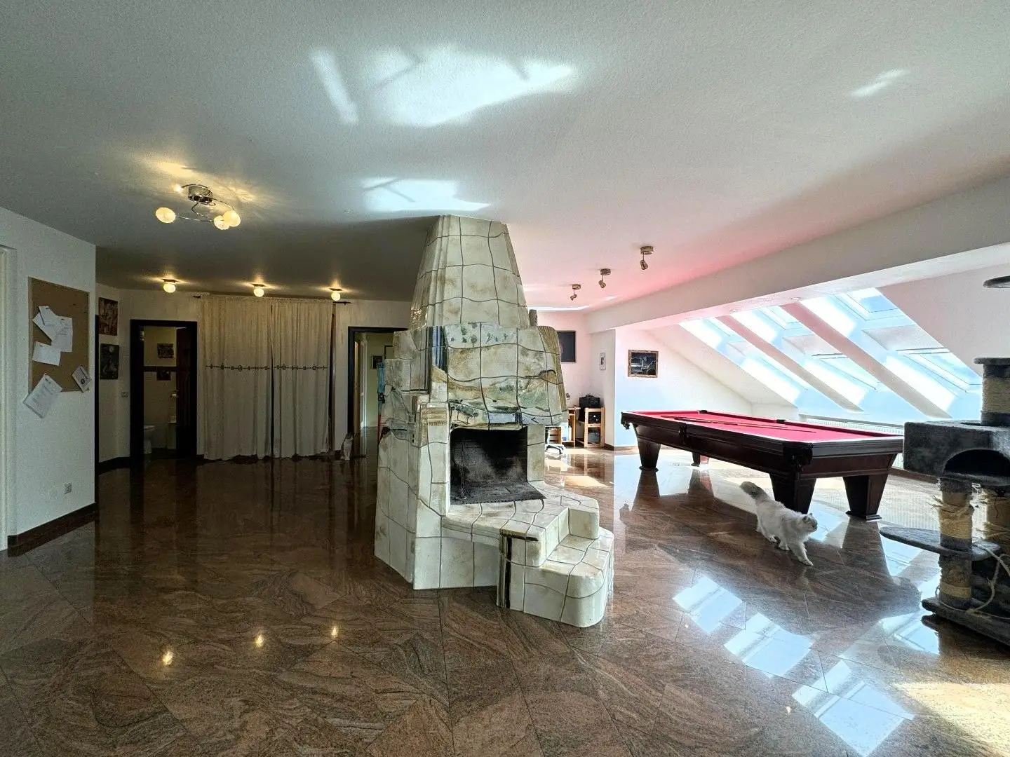 Penthouse with spacious roof terraces and sauna