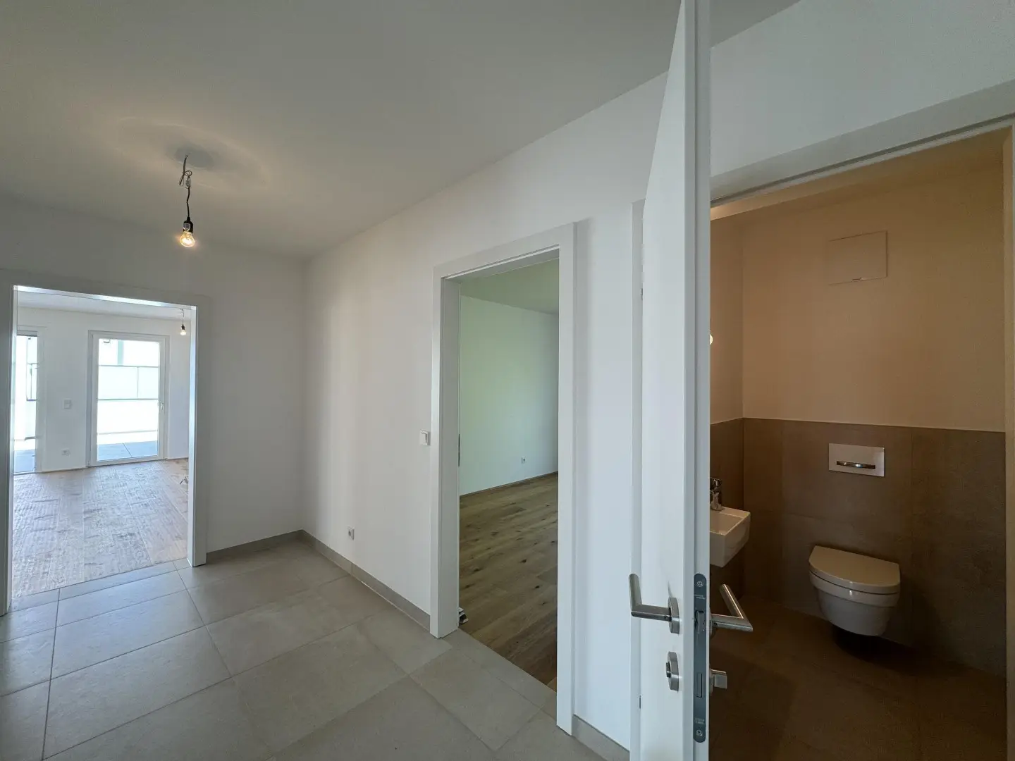 Bright apartment with large terrace near Benjowsky Park