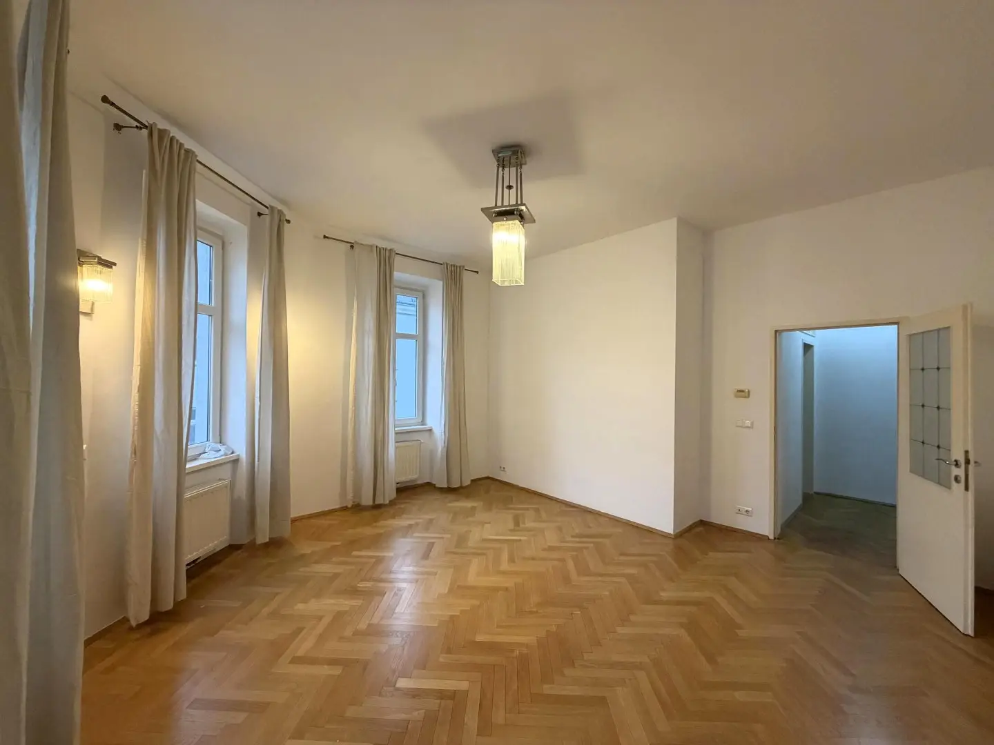 Modernisierte Wohnung nahe AKH mit Fischgrätparkett
