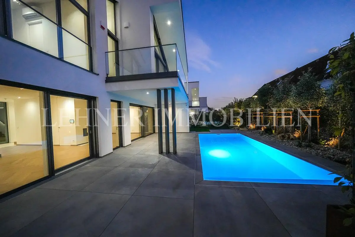 Smart living with saltwater pool Familienwohnung