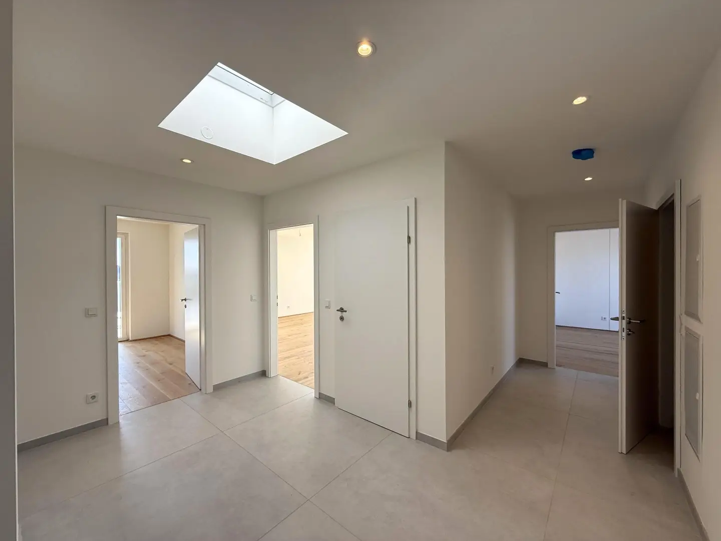 Bright penthouse with large terrace and direct elevator access