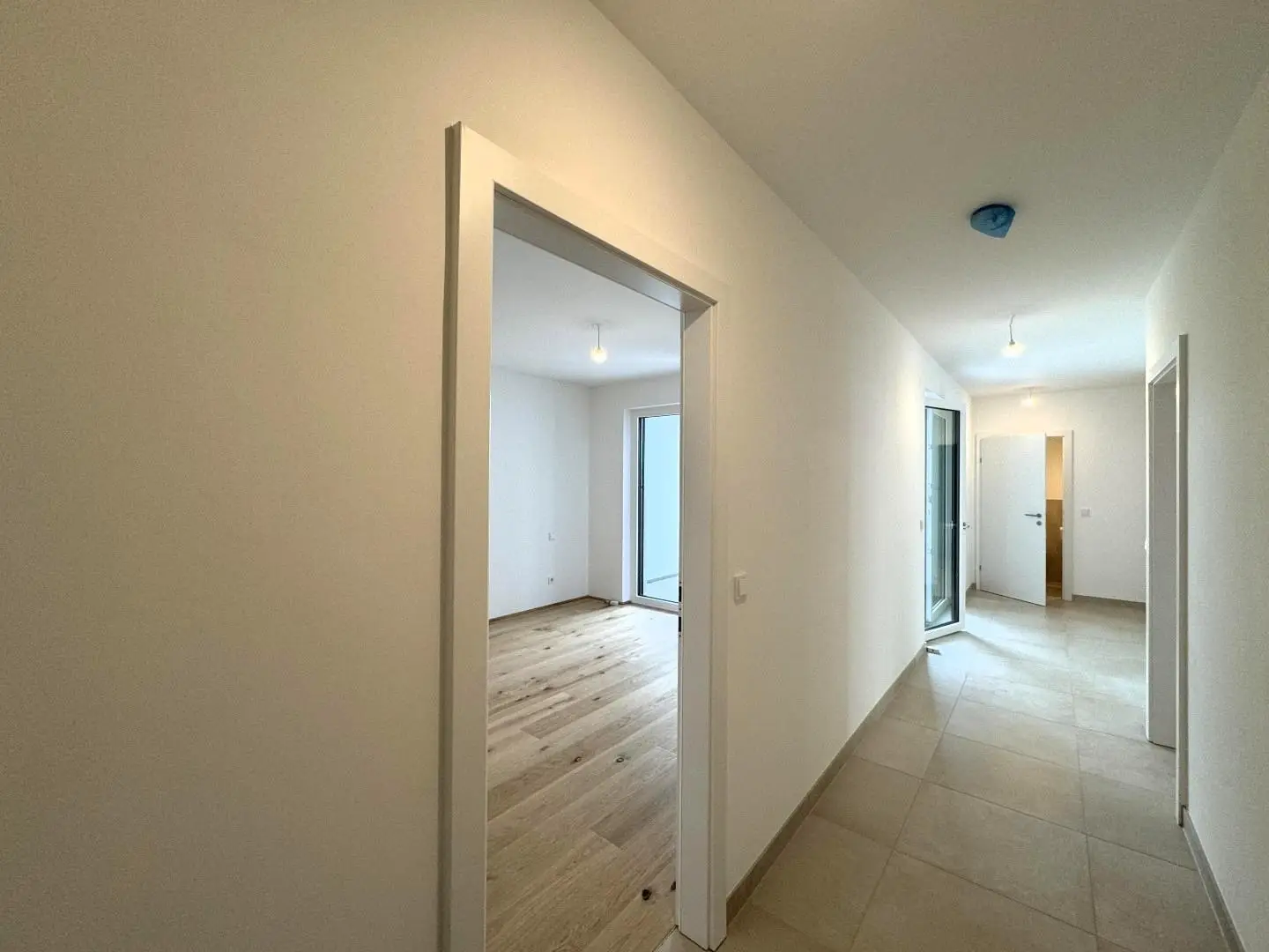 Bright Wohnung near U1 with terraces