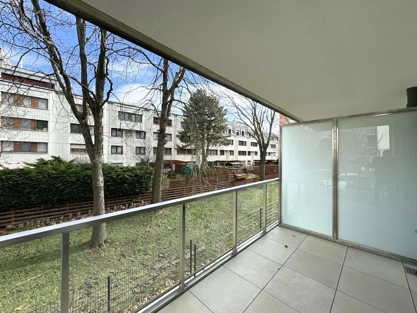 Bright Wohnung near U1 with terraces