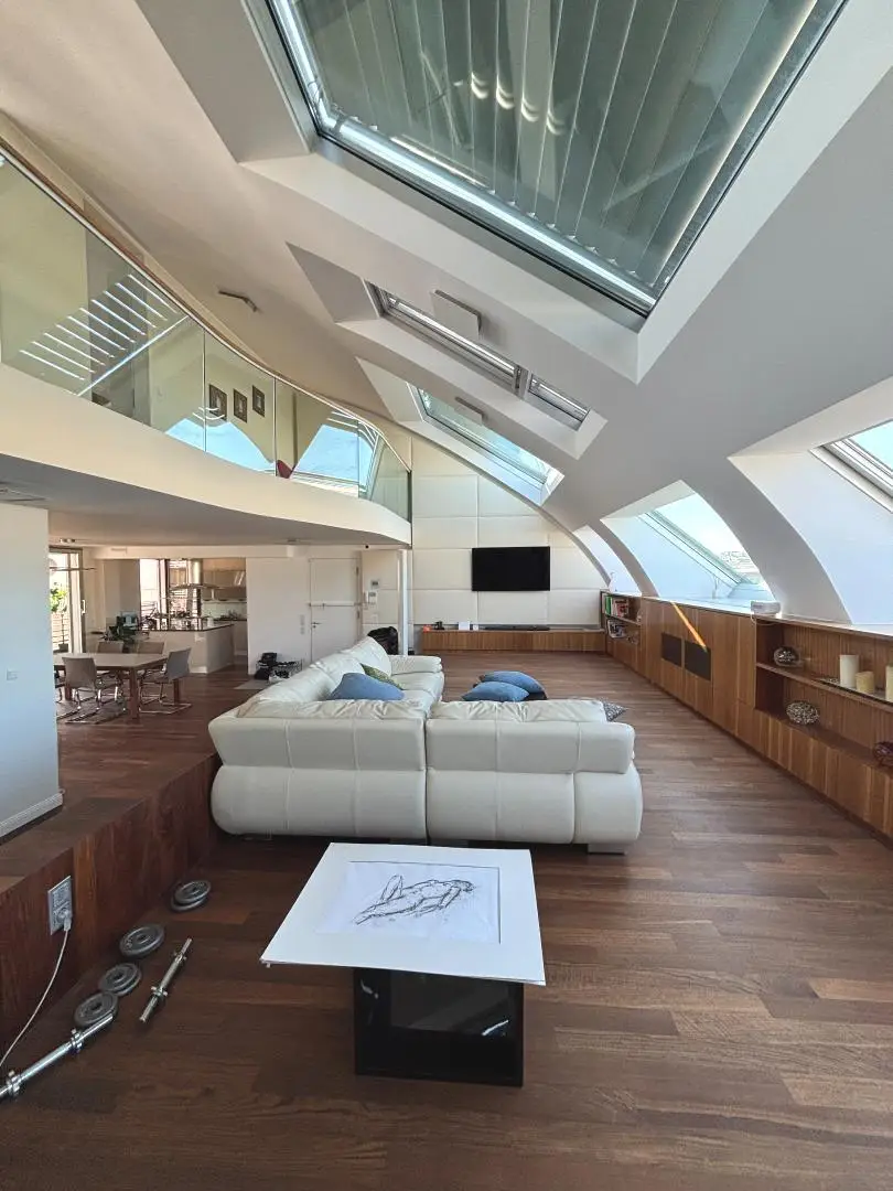 Elegant Wohnung with expansive terraces in the historic center