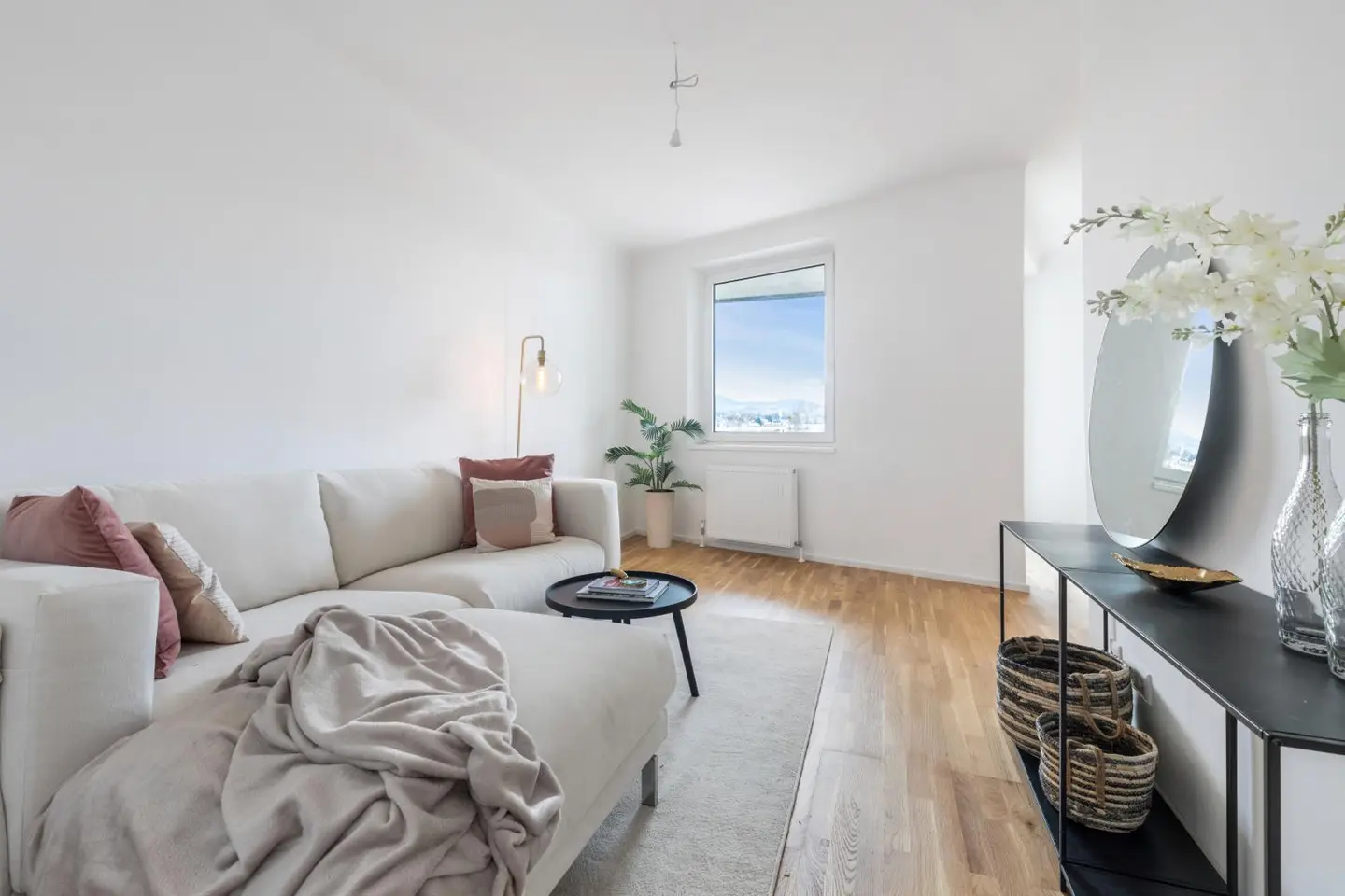 Modernisierte Wohnung mit Loggia und Lift