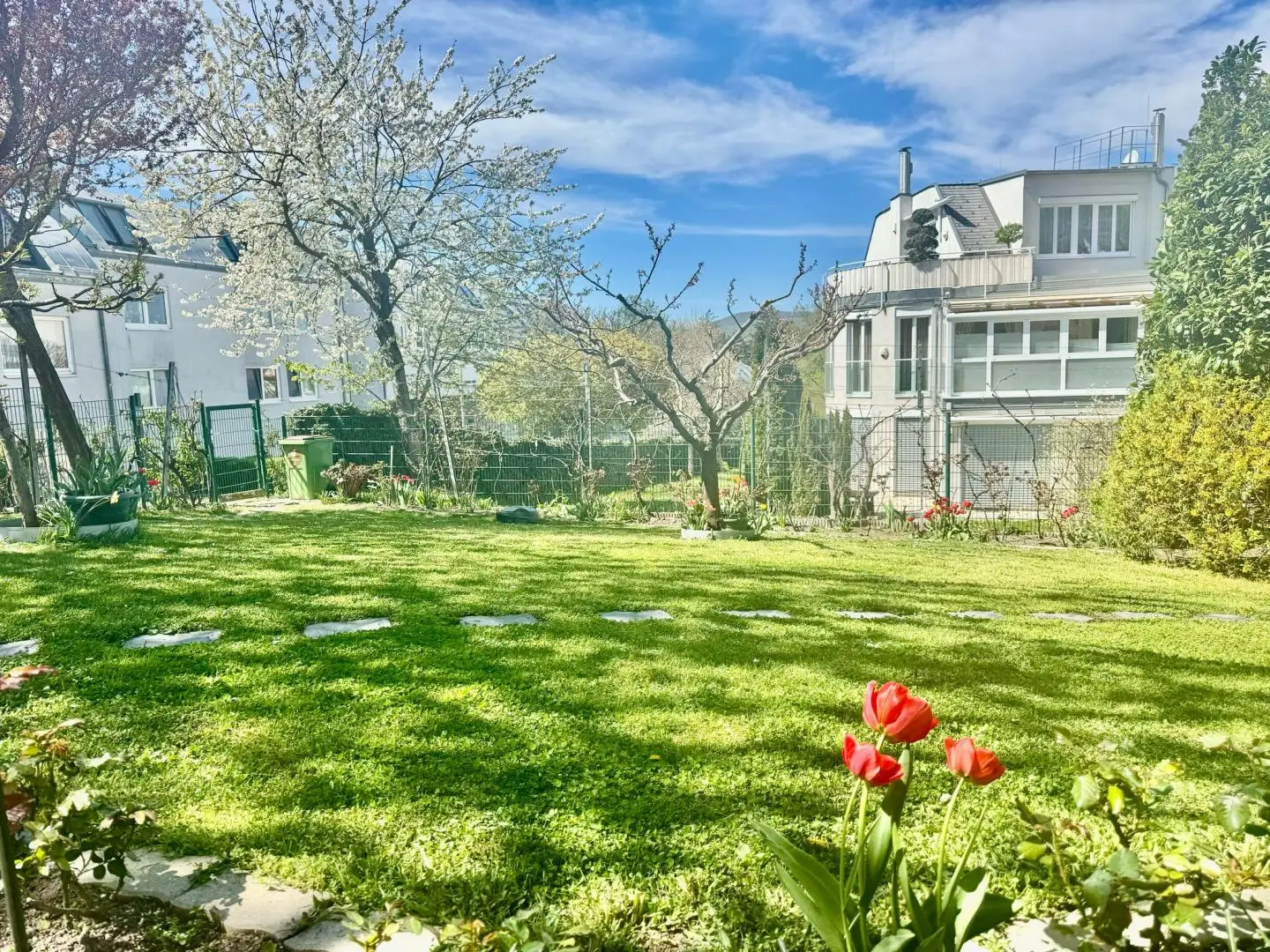 Helle Erdgeschosswohnung mit privatem Garten