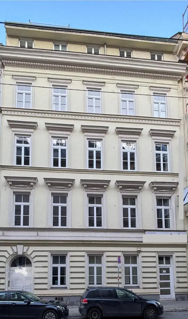Altbauwohnung mit Innenhofgarten in begehrter Lage