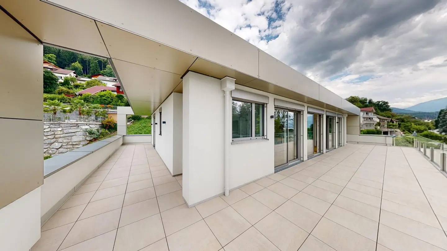 Penthouse mit großzügiger Rundterrasse und Seeblick
