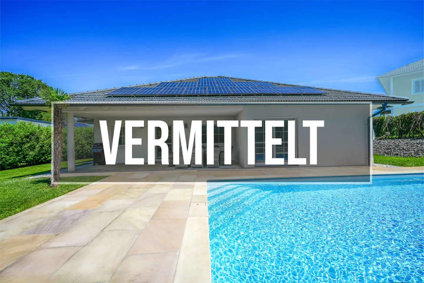 Sonniger Bungalow mit Pool und großem Garten