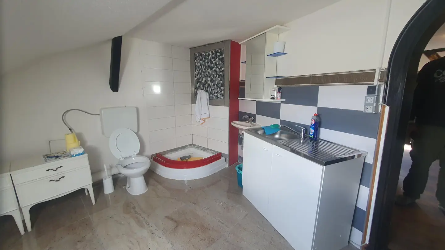 Central Anlegerwohnung with conversion potential and renovated attic