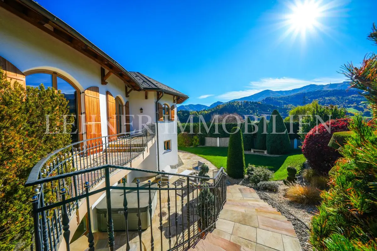 Toskana Villa mit Garten Sauna und Doppelgarage Familienwohnung