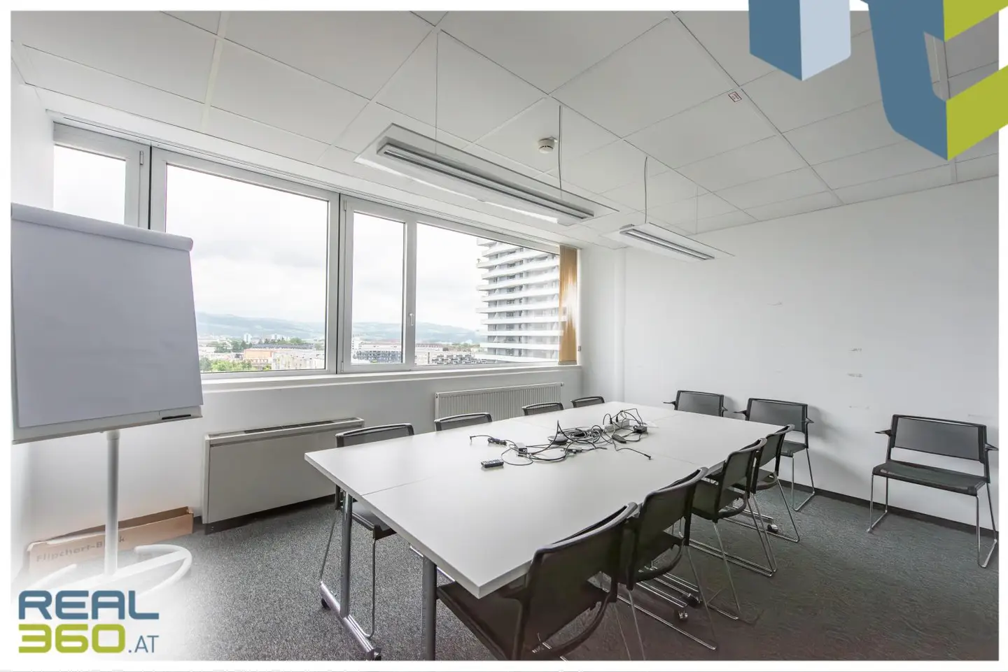 Light filled apartment with expansive city view