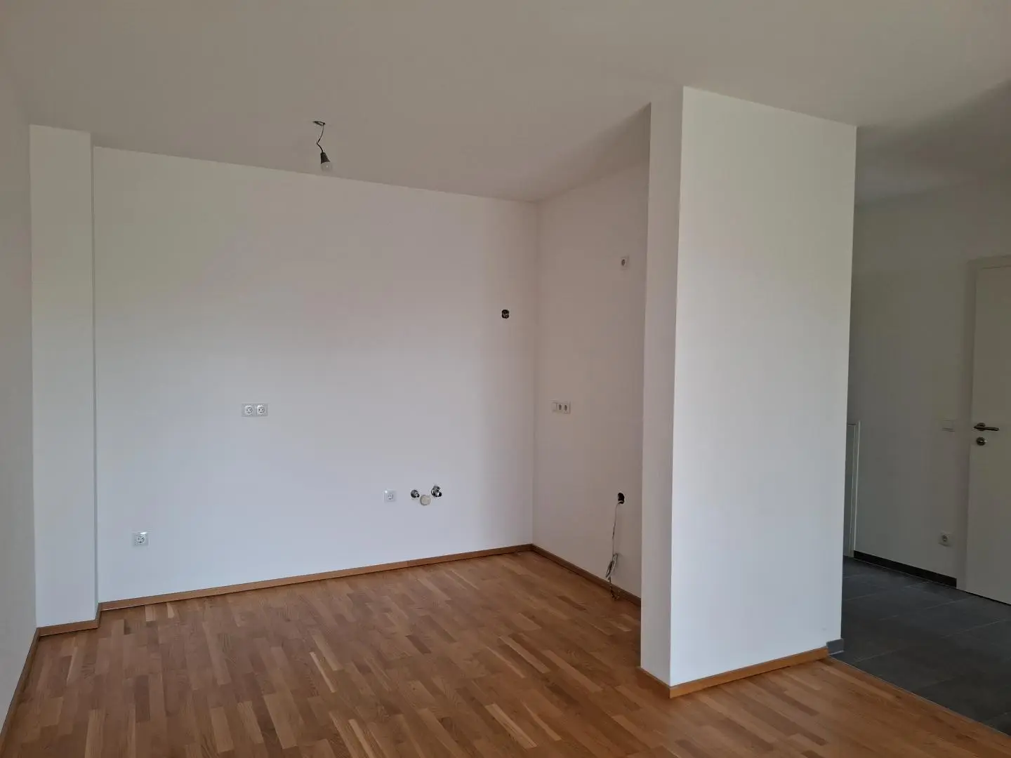 Helle Wohnung mit großzügiger Loggia und Tiefgaragenplatz
