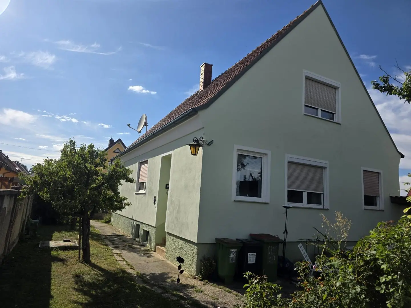 Ruhig gelegen mit Garten und Garage Familienwohnung