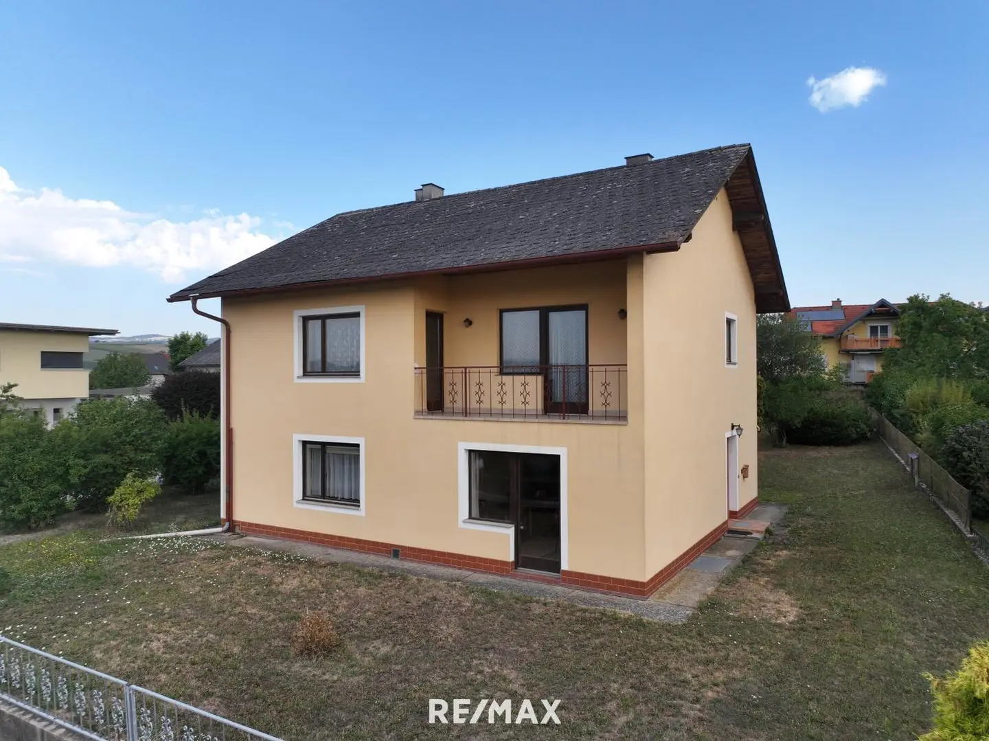 Family apartment with Danube view and sunny garden
