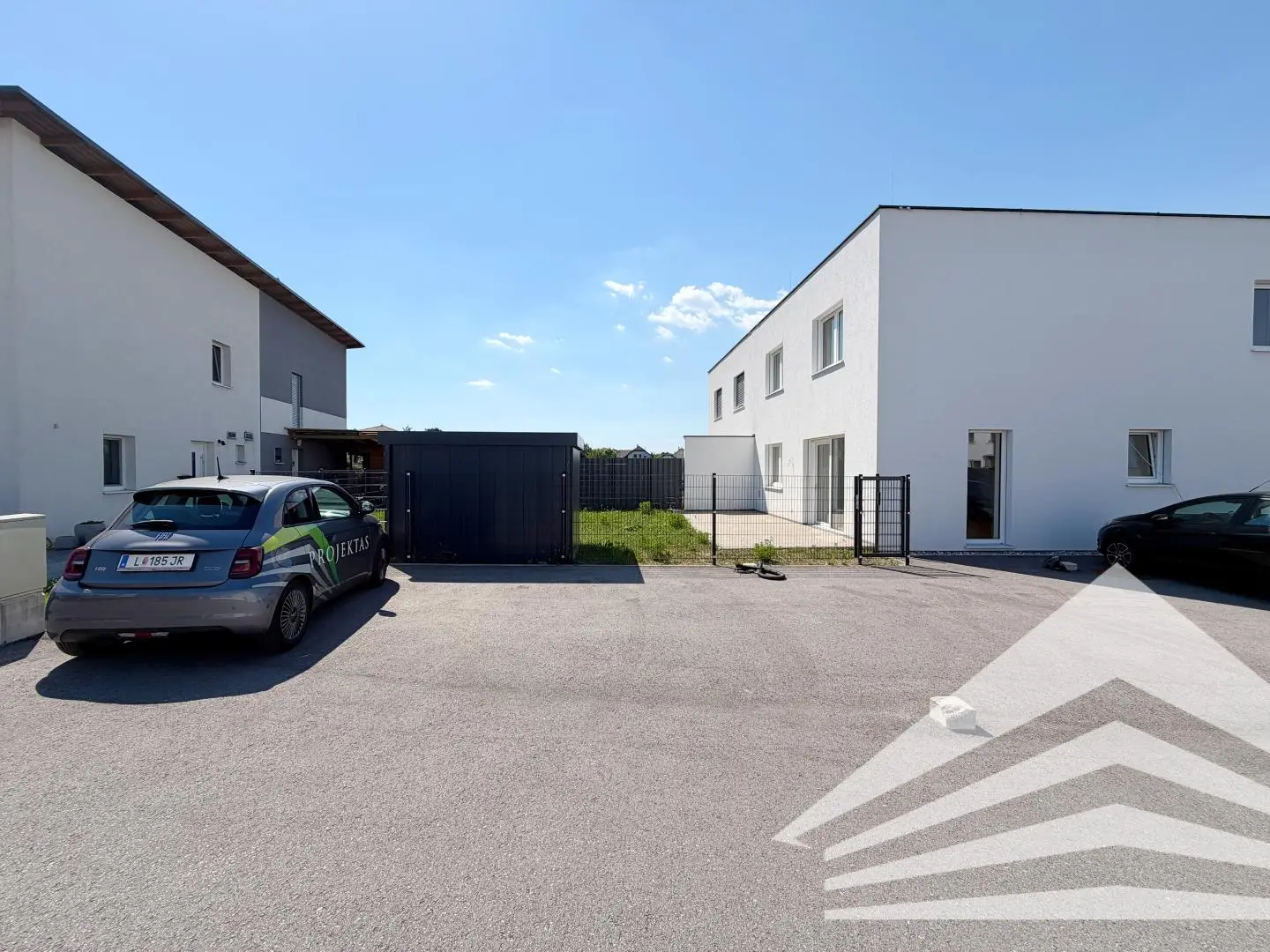 Sunny family apartment with garden and terrace near the lakes