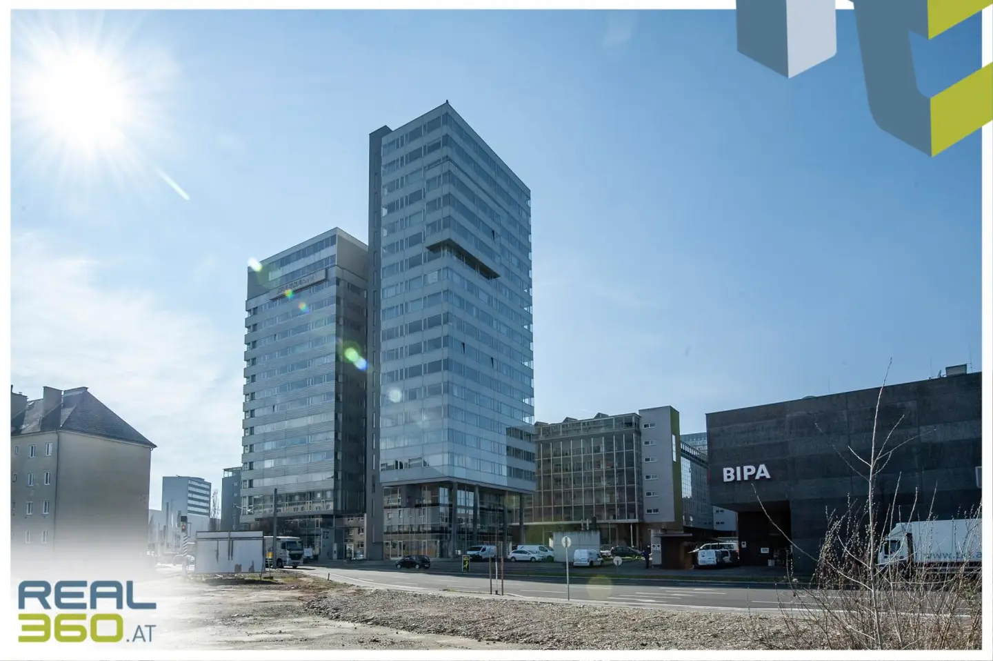Light filled apartment in City Tower near Lenaupark