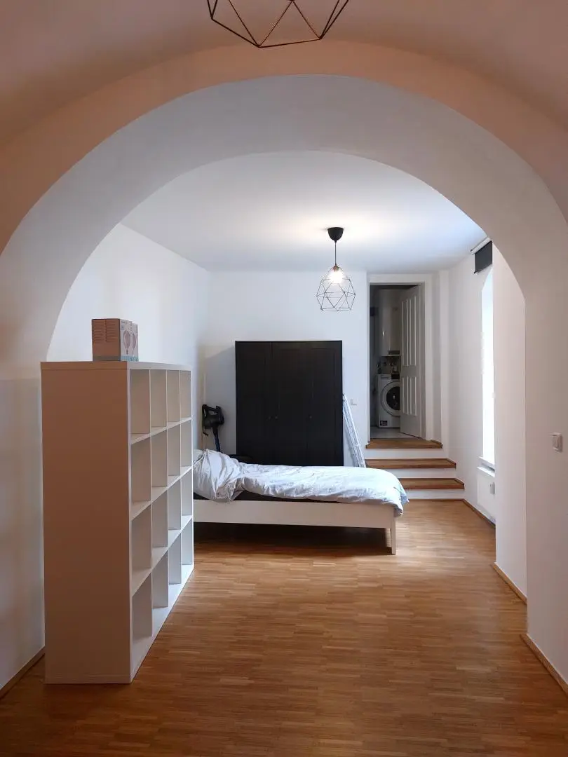 Vollmöblierte Altbauwohnung in Altstadtlage