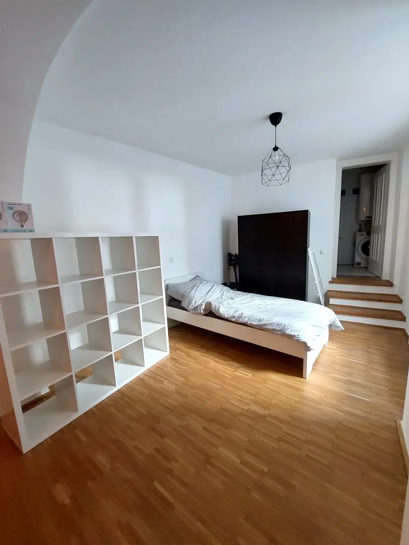 Vollmöblierte Altbauwohnung in Altstadtlage